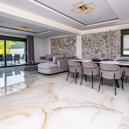 Royal Retreat * 폴리크로노